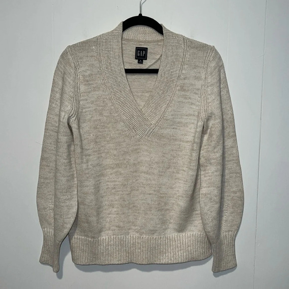 * Gap Women’s Cream Color V-neck Pullover 1075 - Picture 1 of 4
